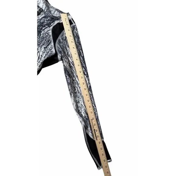 Lululemon Water: Sun Runner 1/2 ZipTexture Twist White Black - Picture 6 of 10